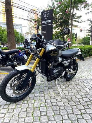 TRIUMPH BONNEVILLE SCRAMBLER 1200 ICON EDITION XE 